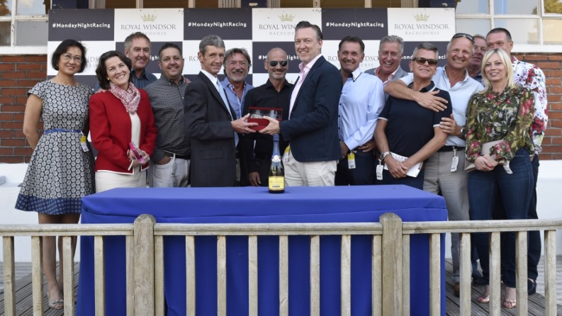 The Chairman of FEGIME UK, David Shirt (centre), presenting the prizes at the “FEGIME Preferred Suppliers Handicap”